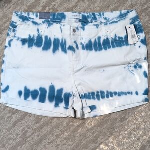 NWT, Crown & Ivy, Size 22 W, Blue and White Tie-Dye Jean Shorts